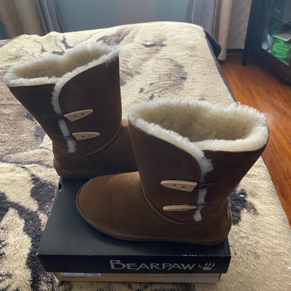 I am selling winter boots BearPaw. - Picture 2 of 3